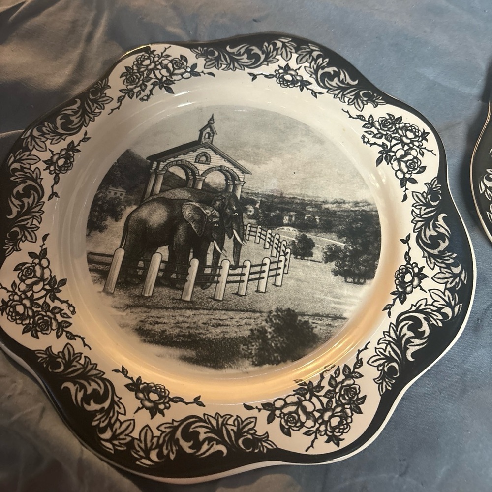2001 (3) CBK Ltd. LLC Black & White Toile Decorative Plates 10.5"